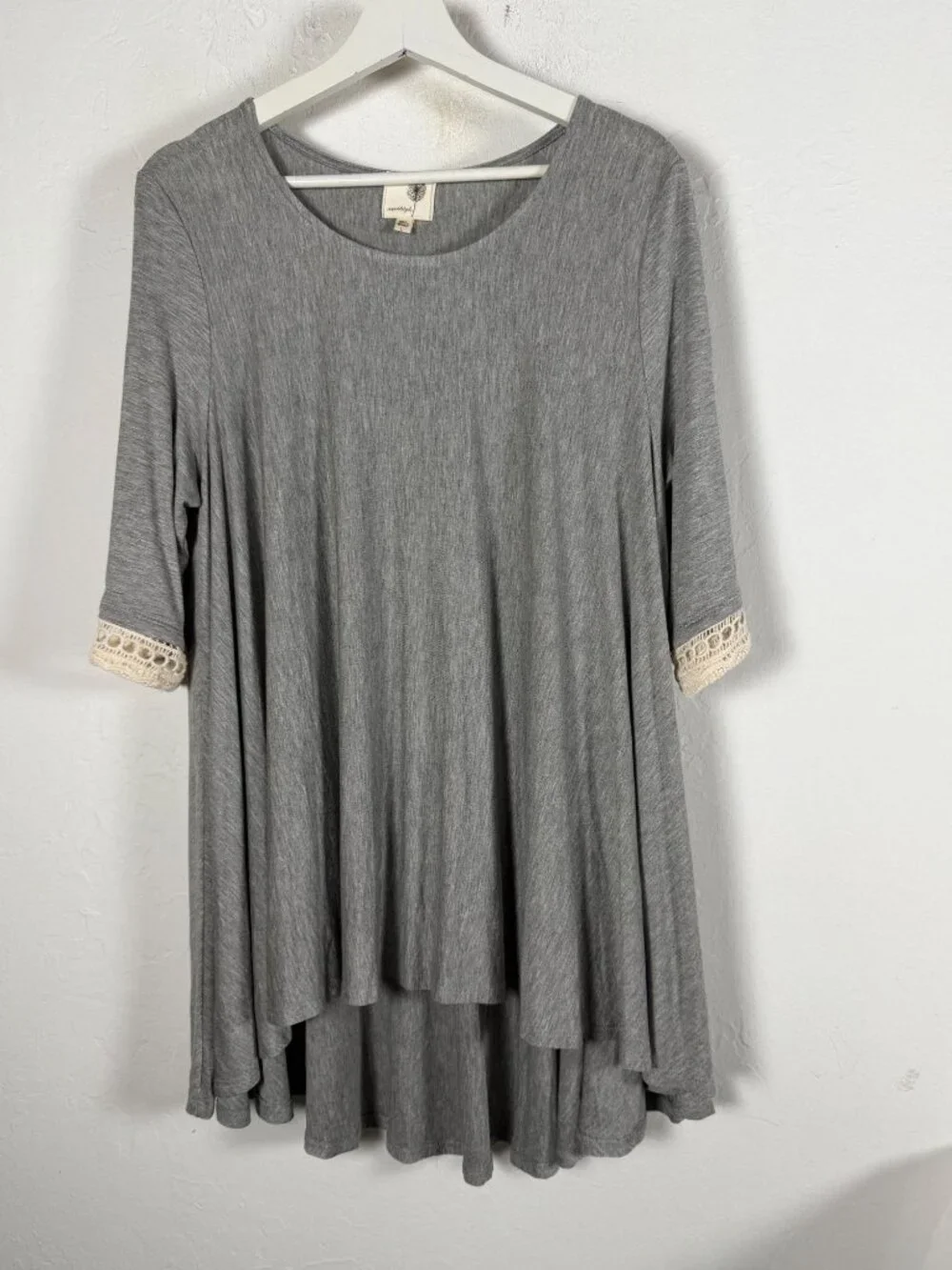 Everleigh Top Womens Large Gray Knit Tunic Lace Trim 3/4 Sleeve Hi Low Swing - Picture 1 of 8